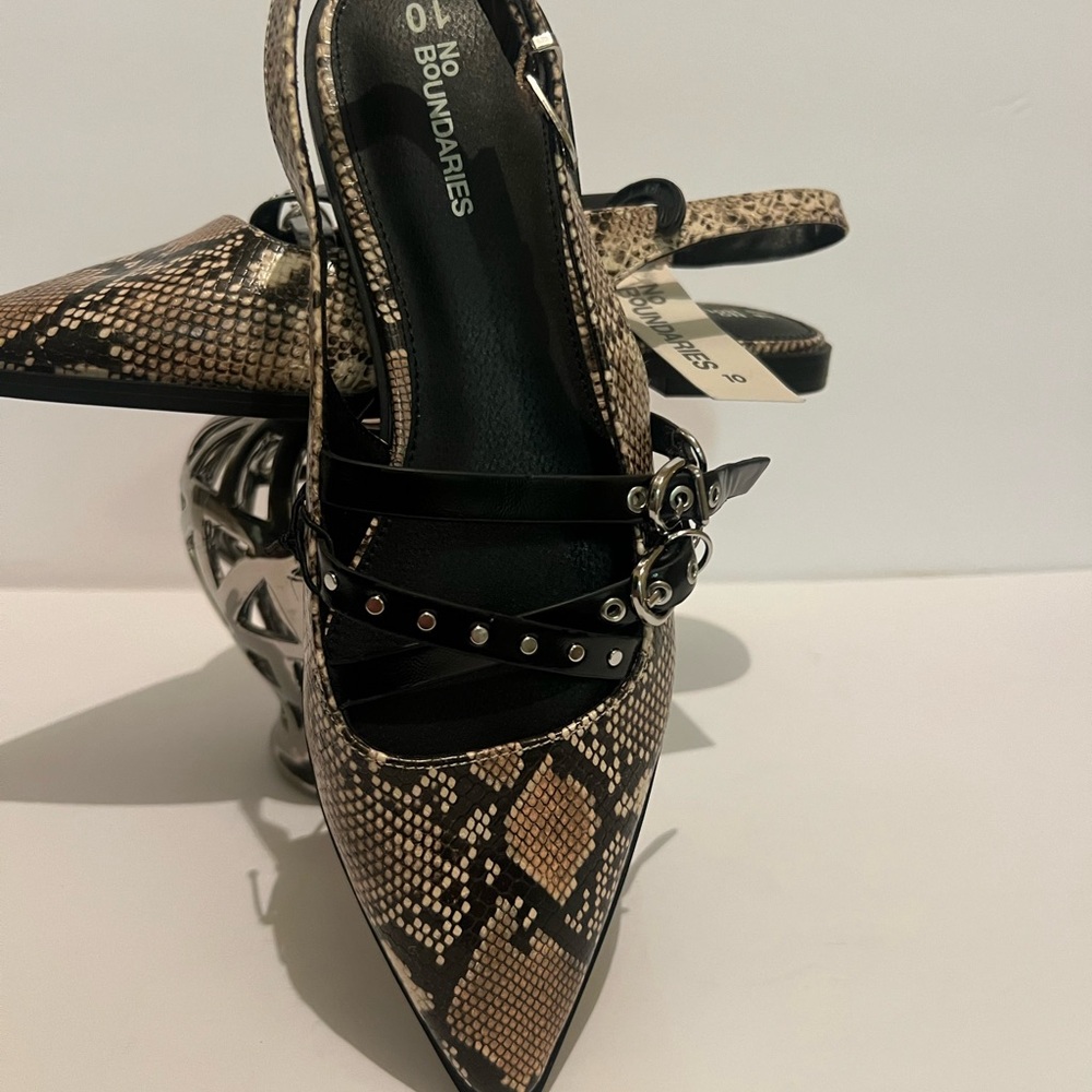 No Boundaries Black and Tan Snakeskin Heels size 10